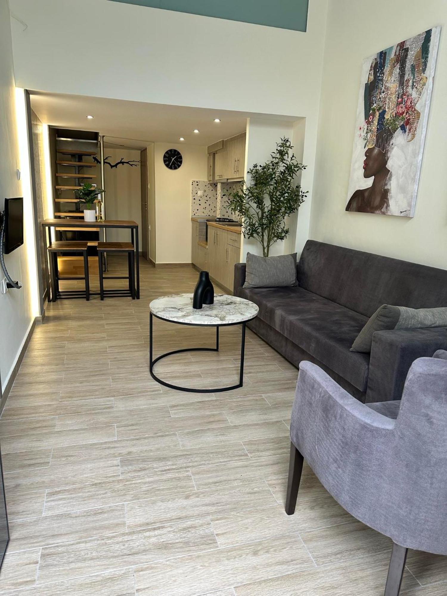 Trainstation Apartment In Thessaloniki Exterior photo